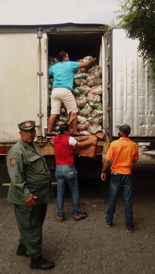 MunicipioUrena's tweet photo. #SoyComunicadorClap 3mil09 Familias del Município #PedroMariaUreña Recibieron la atención alimentaria #Clap. Gracias al trabajo que viene realizando Nuestro Gob.@FreddyBernal de la mano con el Alcalde @carrilloalcald1 el Ing.@BermudezJoseA
@NicolasMaduro
@JosuMaldonado13 https://t.co/CWmuPDUoJX