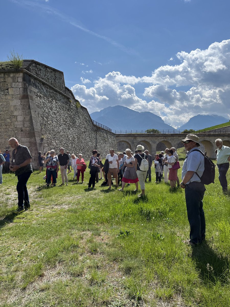 IFouilloy's tweet photo. Découverte de #MontDauphin #LittleBigHorn par les #gitesdefrance des Hautes-Alpes https://t.co/6XRj2E43rm