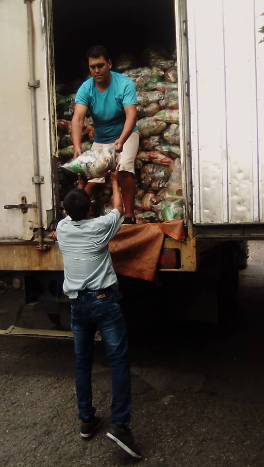 MunicipioUrena's tweet photo. #SoyComunicadorClap 3mil09 Familias del Município #PedroMariaUreña Recibieron la atención alimentaria #Clap. Gracias al trabajo que viene realizando Nuestro Gob.@FreddyBernal de la mano con el Alcalde @carrilloalcald1 el Ing.@BermudezJoseA
@NicolasMaduro
@JosuMaldonado13 https://t.co/CWmuPDUoJX