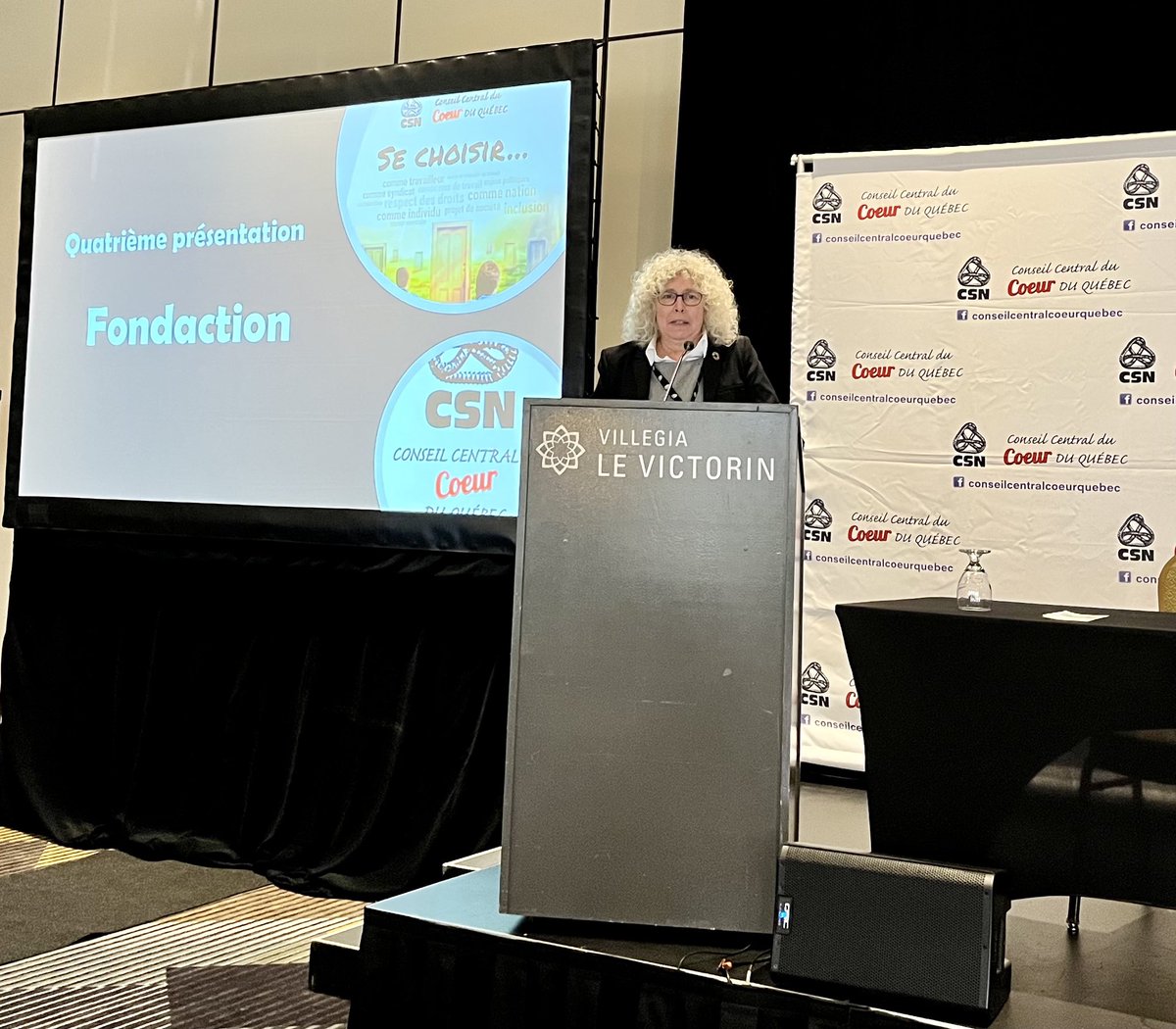 verodeseve's tweet photo. @Fondaction en action au congrès du Conseil central du Cœur-du-Quebec @laCSN #transformationpositive #engagement #noussommesfondaction https://t.co/5STewKFMZL