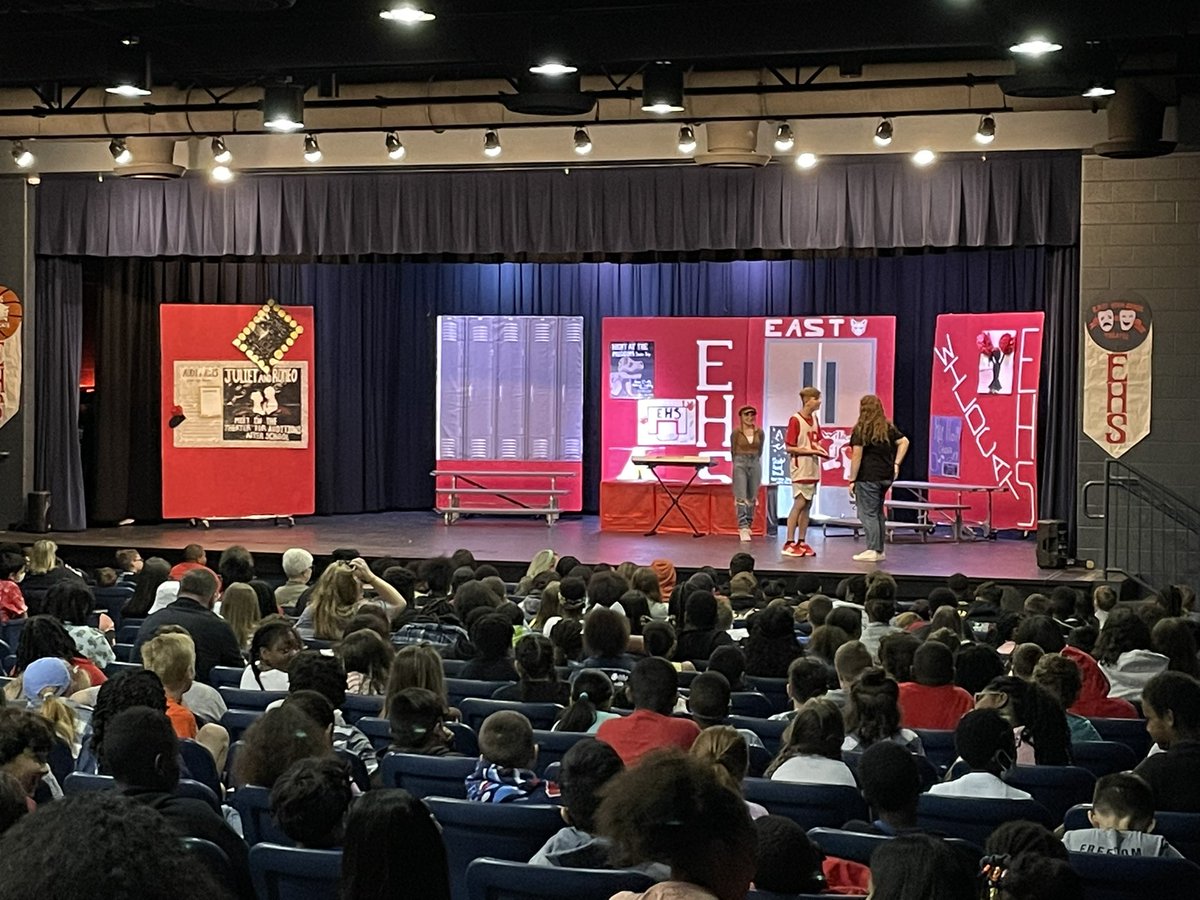 BrittonSB1's tweet photo. We are enjoying hosting @PittardPride this morning to view our new show, High School Musical, Jr! We encourage you to come out through Sunday to catch a show! @OMS_Theater 🎭🎤 #ChargeUp https://t.co/5sByoniKkF