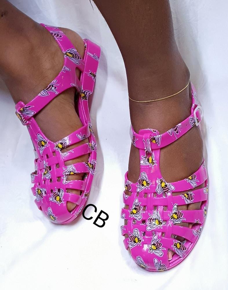 NAJ_Adele's tweet photo. Bonsoir
SVP pouvez vous m'aider à retrouver le compte qui proposait cette magnifique paire de chaussures ? #MadeInCameroonDay
Please RT @FabriceBasta1 @Fab_ngono @epenadia1 @BassaSucre @Laurel42554605 https://t.co/TNWCaHeonV