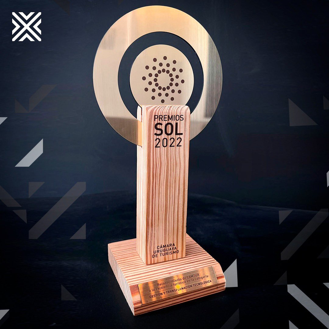 VML_Uruguay's tweet image. YOUNG recibió el premio Sol de Oro en La Noche del Sol, evento organizado por la @CamturUruguay , en la categoría “Gestión y transformación tecnológica” por el Sistema automatizado de promoción turística. 
¡Felicitamos a todo el equipo!  🙌🙌