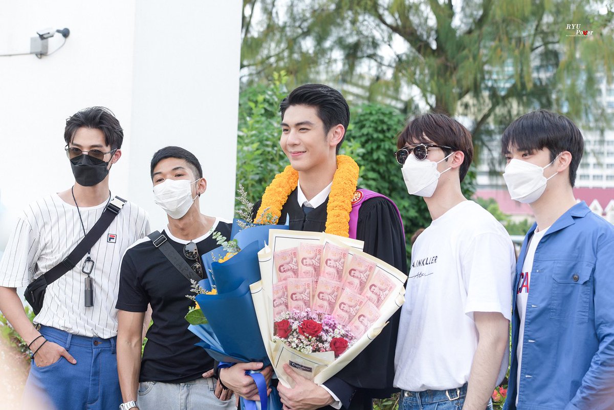 Ryu__Power's tweet photo. HQ - Pic 6 [220519]

ภาพบรรยากาศน่ารักๆ เพื่อนๆ พี่ๆ นักแสดงร่วมแสดงความยินดีกับน้องริว @ryuvachirawich  คนเก่ง
ประสบความสำเร็จไปอีกขั้นแล้วนะคะ 👏🏻👏🏻👏🏻

#jobbiijob 
#firstparada
#golff_gun
#TEeThanapon

#ริววชิรวิชญ์ 
#RyuVachirawich 
#RYUPOWER https://t.co/iyVYwJHPWz