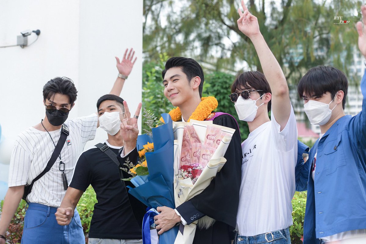 Ryu__Power's tweet photo. HQ - Pic 6 [220519]

ภาพบรรยากาศน่ารักๆ เพื่อนๆ พี่ๆ นักแสดงร่วมแสดงความยินดีกับน้องริว @ryuvachirawich  คนเก่ง
ประสบความสำเร็จไปอีกขั้นแล้วนะคะ 👏🏻👏🏻👏🏻

#jobbiijob 
#firstparada
#golff_gun
#TEeThanapon

#ริววชิรวิชญ์ 
#RyuVachirawich 
#RYUPOWER https://t.co/iyVYwJHPWz