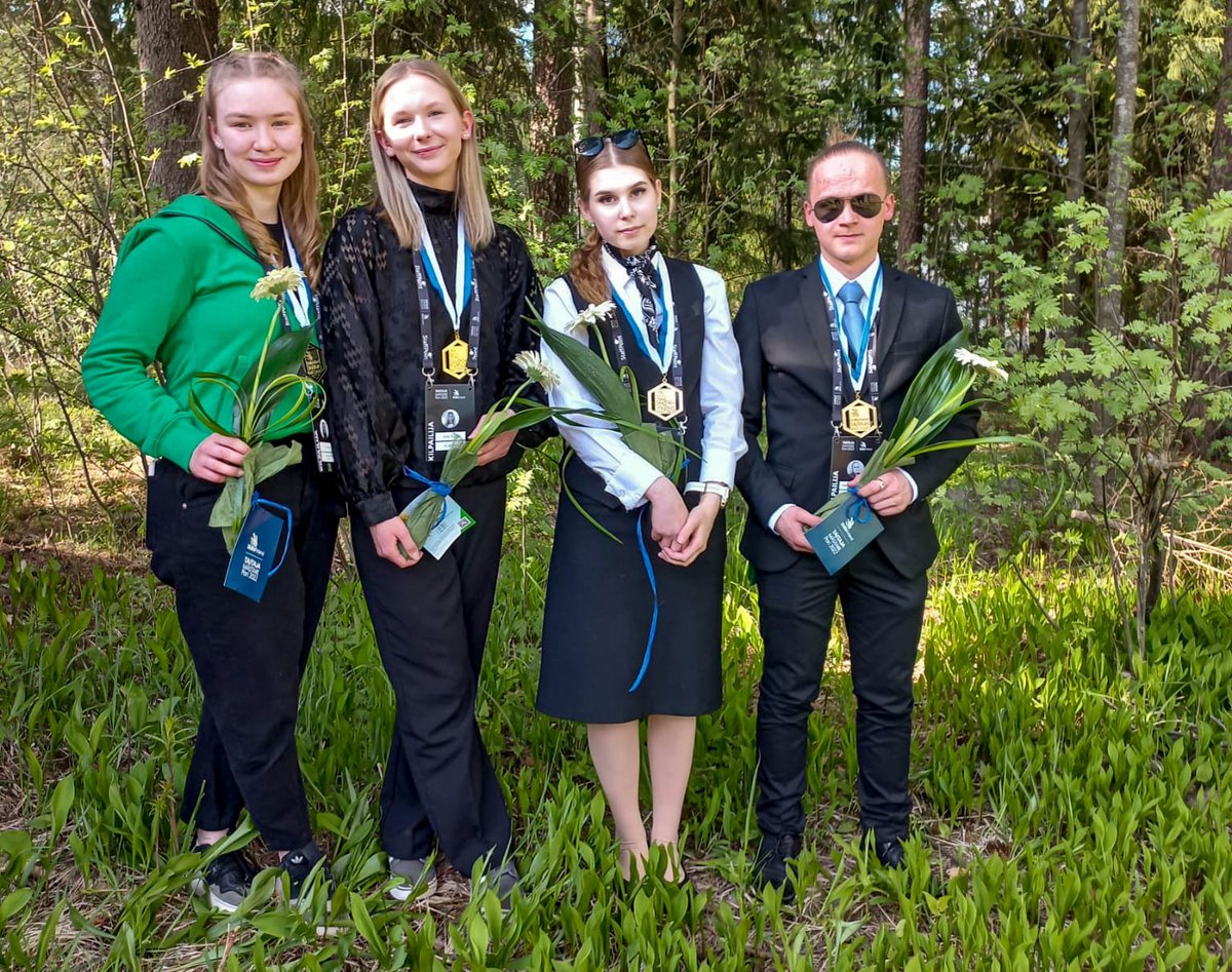 redukoulutus's tweet photo. Koko REDUn joukkueelle @TaitajaSM kilpailusta mitalit! Kultaa Matkailu-lajissa Annu Rinne ja Pekka Korteniemi sekä Tarjoilija-lajissa Sanni Siitonen. Pronssille Kati Pähn Asiakaspalvelu ja myynti -lajissa. Tuhannesti onnea! #ammatillinenkoulutus https://t.co/gvCtwenI5J