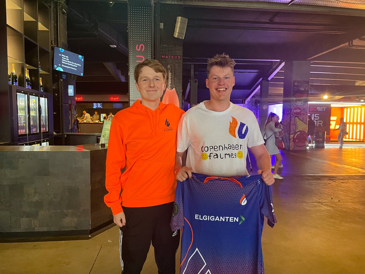 CPHFlames's tweet photo. Old school hoodie and home made jerseys - now with an upgrade. 🔥
Thanks boys!

#PGLMajor https://t.co/9O3gGM64T3