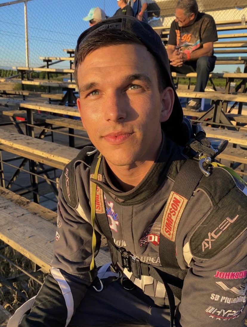 friendly reminder:

my bf is the cutest man in all the lands. goodbye. i die everytime i get to look into those eyes. b shaw, you my FAV and i just love you s’much😍