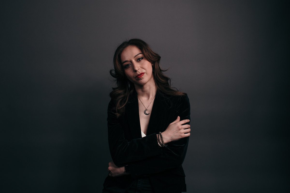 StagetimeArts's tweet photo. Victoria stopped by for a session at our pop-up photo studio during @OPERAAmerica #operacon https://t.co/Slhfvgi2BP
