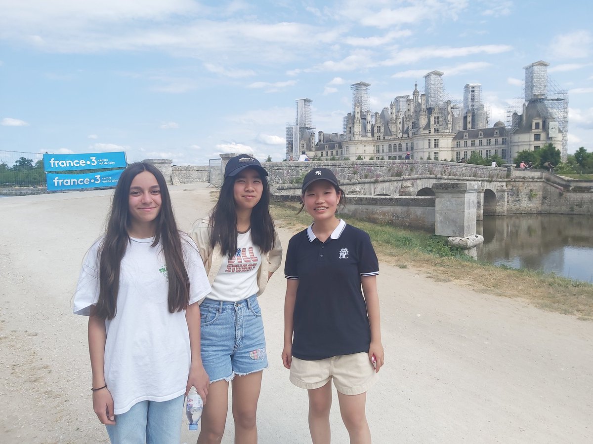 kuypersc's tweet photo. Balade à vélo autour de Chambord #loire2022 @ISB_MS https://t.co/1phU7P5sEM