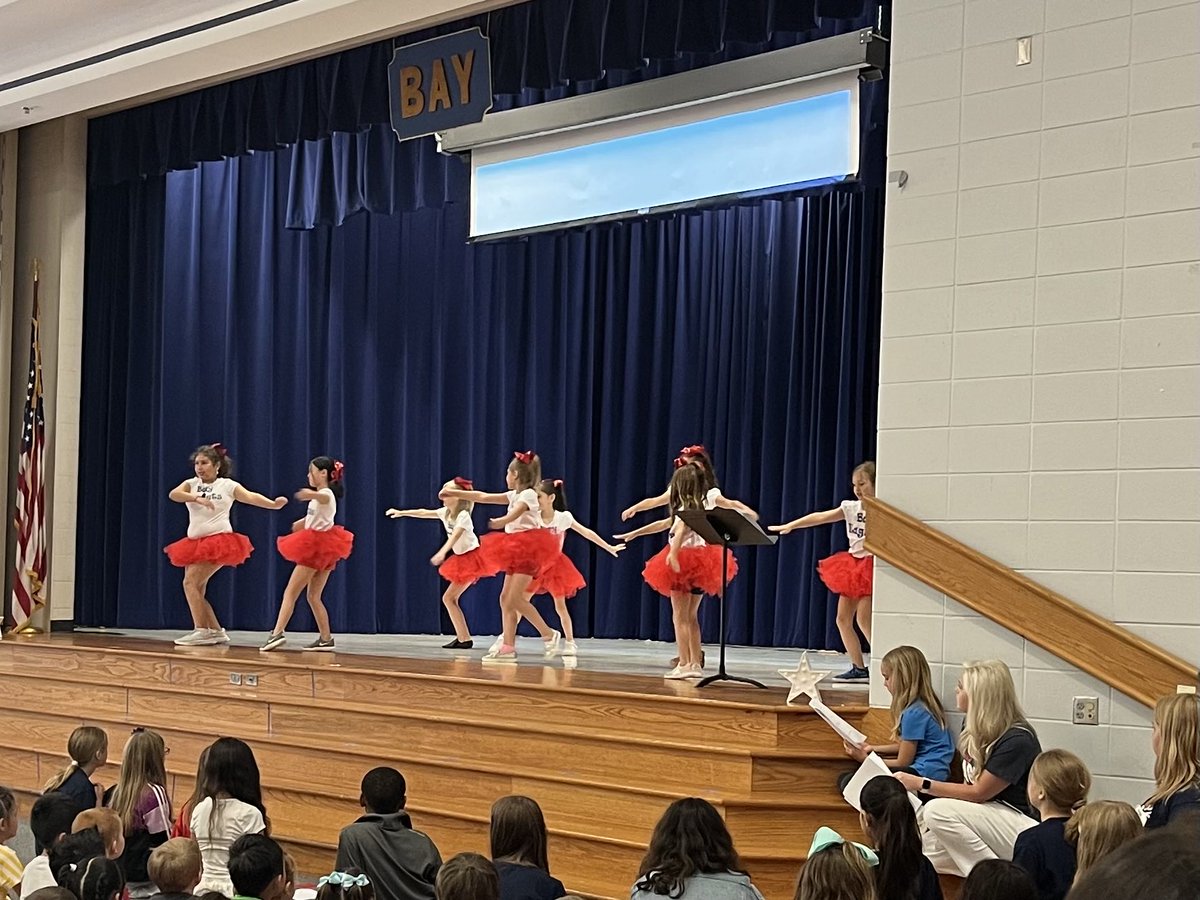 ⁦<a href="/BayEaglesSoar/">Bay Elementary</a>⁩ ⁦<a href="/TheLeaderinMe/">The Leader in Me</a>⁩ Showcasing our Bay leaders! 🦅💙 #leadershipday #ccisdlearns