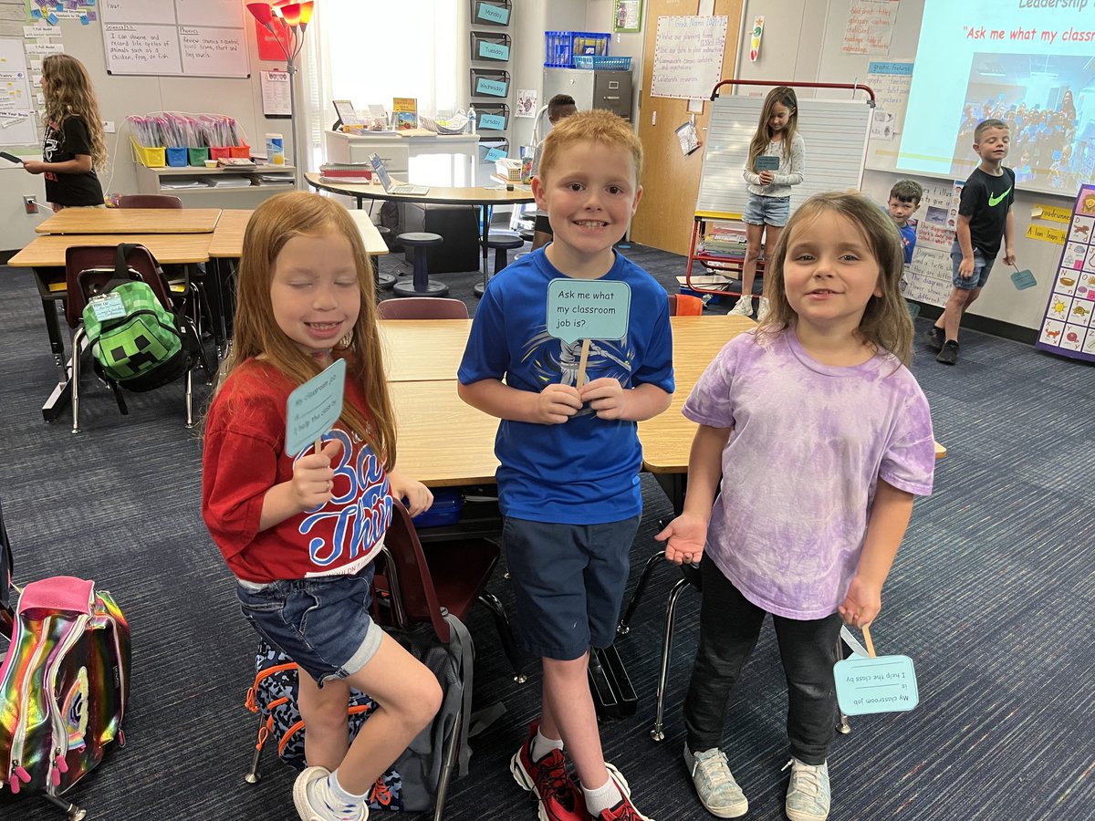 LeslieCottrell3's tweet photo. ⁦@BayEaglesSoar⁩ ⁦@TheLeaderinMe⁩ Showcasing our Bay leaders! 🦅💙 #leadershipday #ccisdlearns https://t.co/DTgv60UimR