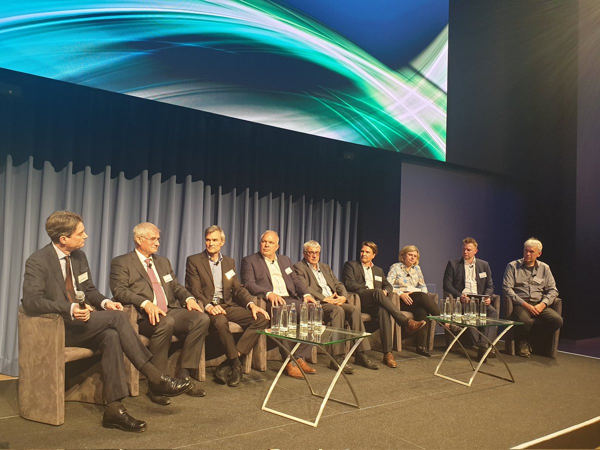 Bahnindustrie_D's tweet photo. Innovationen #MadeInGermany revolutionieren #Schienenverkehr - weltweit. Damit die Mobilitätsrevolution in und aus Europa gelingt braucht es starke Standorte, exzellente Fach- und Nachwuchskräft &amp; Förderung neuer Technologien. #TagDerBahnindustrie2022 https://t.co/nTe3IJROlz
