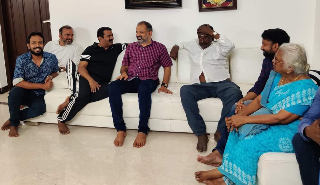 manisenthilntk's tweet photo. அண்ணன் பேரறிவாளன்- அண்ணன் சீமான் சந்திப்பு.

❤️❤️❤️ https://t.co/JB0RLO90p1