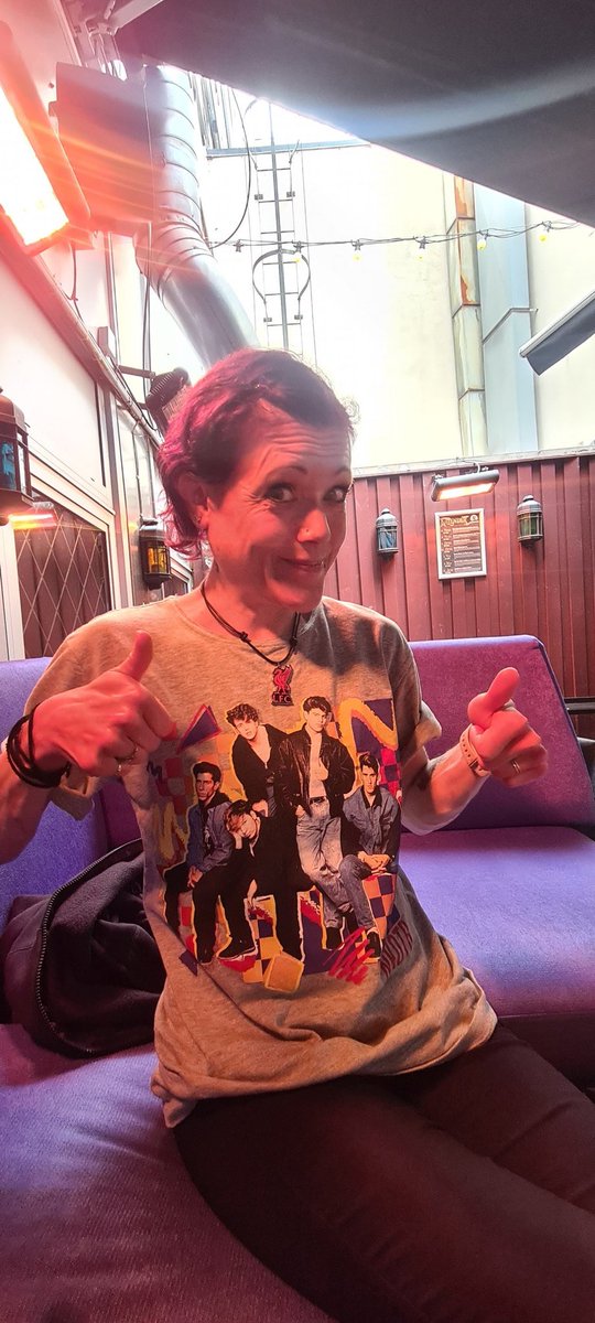 MarianneJKnight's tweet photo. @nkotb @DonnieWahlberg @joeymcintyre @JonathanRKnight @dannywood #Jordanknight 💜❤️💜 https://t.co/kgetFcWrIQ