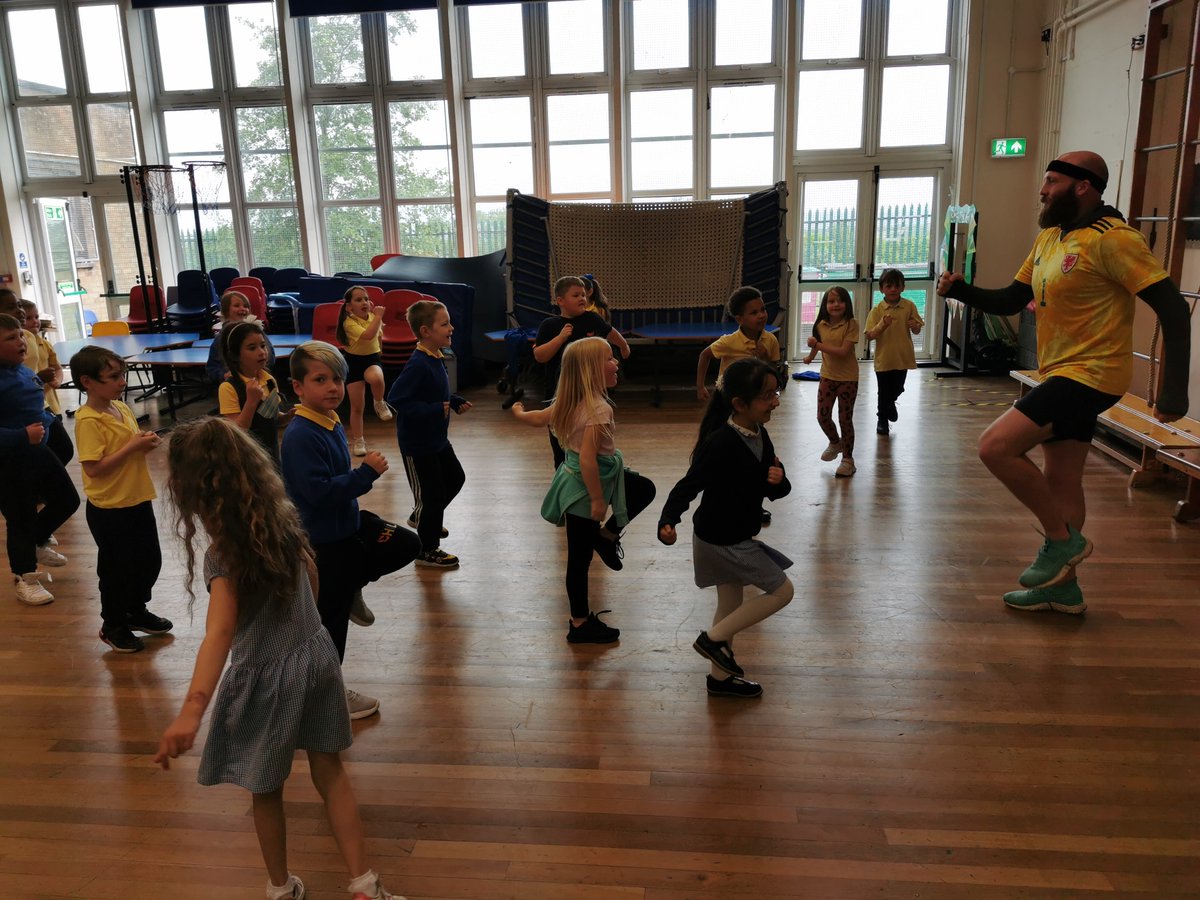portmeadp's tweet photo. Diolch i @FfitMr. Cawsom ni amser gwych. We had a great time. :) #pmdpy2 #pmdpllc #pmdphwb https://t.co/Yzyv4sR7wF