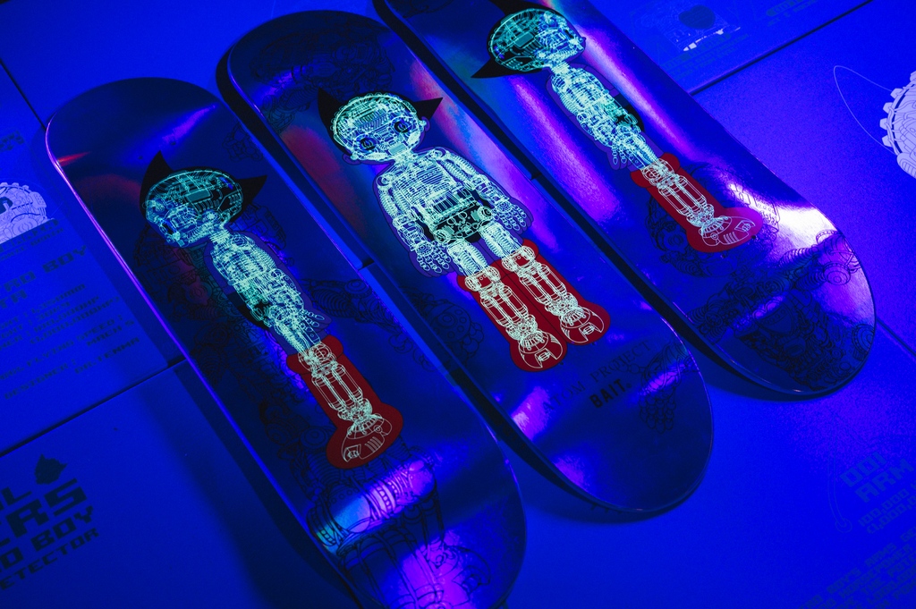 BAITme's tweet image. BAIT and Astro Boy come together again for the newest collection for 2022! We're releasing another very limited 3 deck skateboard set in silver following the sold out original white release from 2020. Available this Sat. online &amp;amp; in store at all US locations. ©Tezuka Productions