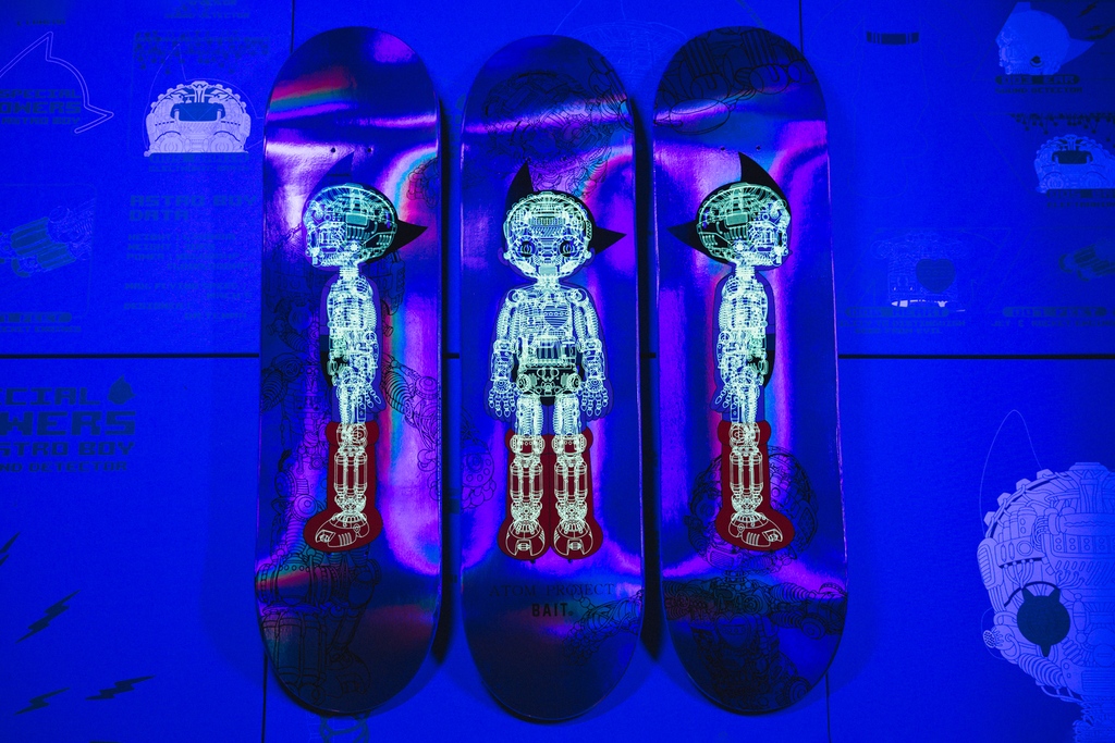 BAITme's tweet image. BAIT and Astro Boy come together again for the newest collection for 2022! We're releasing another very limited 3 deck skateboard set in silver following the sold out original white release from 2020. Available this Sat. online &amp;amp; in store at all US locations. ©Tezuka Productions