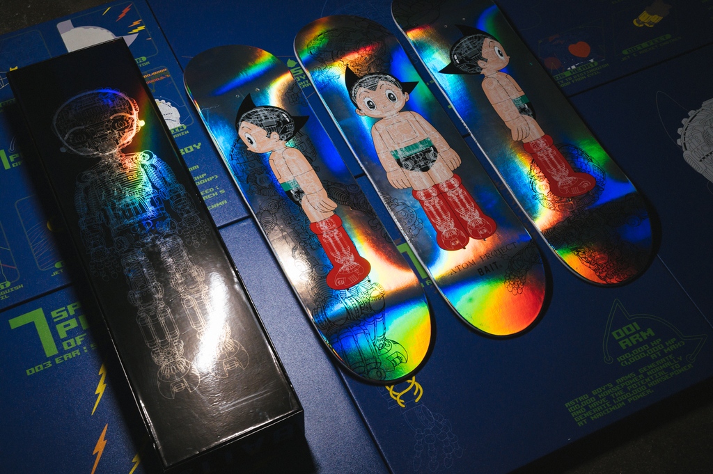 BAITme's tweet image. BAIT and Astro Boy come together again for the newest collection for 2022! We're releasing another very limited 3 deck skateboard set in silver following the sold out original white release from 2020. Available this Sat. online &amp;amp; in store at all US locations. ©Tezuka Productions