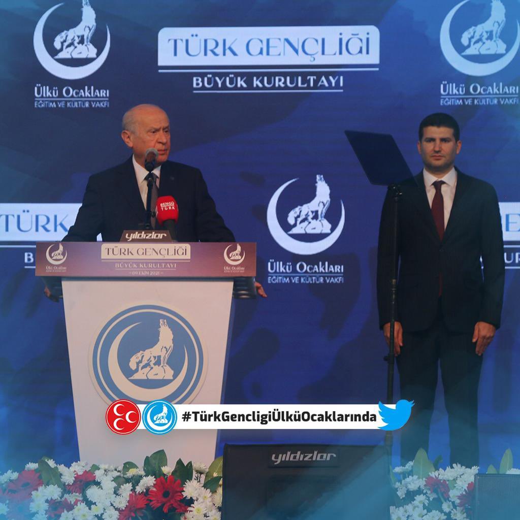 Ülkü Ocakları’ndan şehit çıkar, gazi çıkar, kahraman çıkar, vatan ve millet sevdalısı çıkar velhasıl adam gibi adam, yiğitler yiğidi insan çıkar. Bir tek çıkmayacak teröristtir, haindir, devlet ve millet düşmanıdır.

#TürkGencligiÜlküOcaklarında