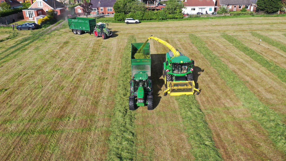 Forager has just moved onto the next field and already the yield data has been transferred from <a href="/JohnDeere/">John Deere USA</a> to @Hutchinsons_Ag <a href="/Omniaprecision/">OmniaPrecision (redirect page)</a> to be analysed, this data will be used to plan rotations and look at field performance #agronomy #precisionfarming
