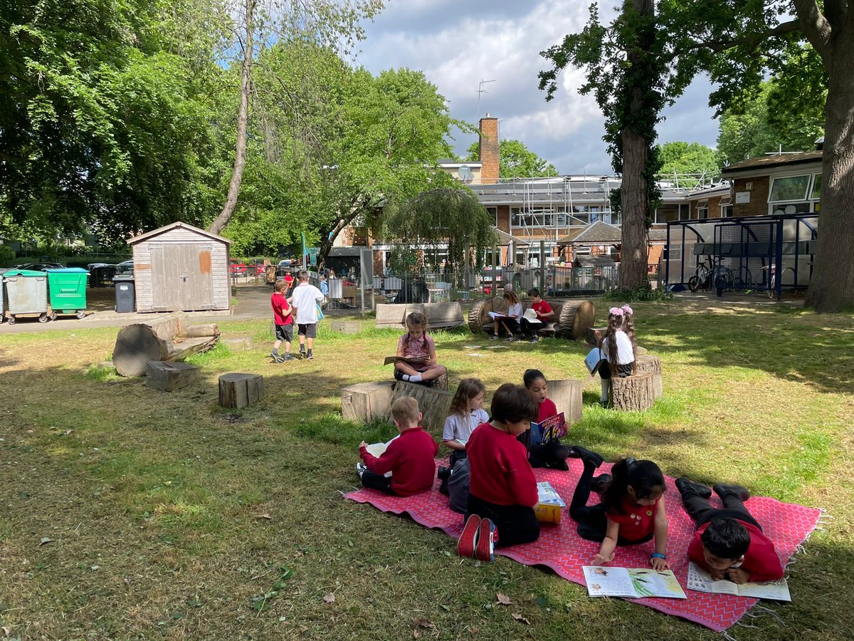 Cavendish_W4's tweet photo. Year 1 sharing enjoying reading outside their classroom today. #stories #sharepoems #loverreading #❤️Cavendish https://t.co/wn0mm6dBMF