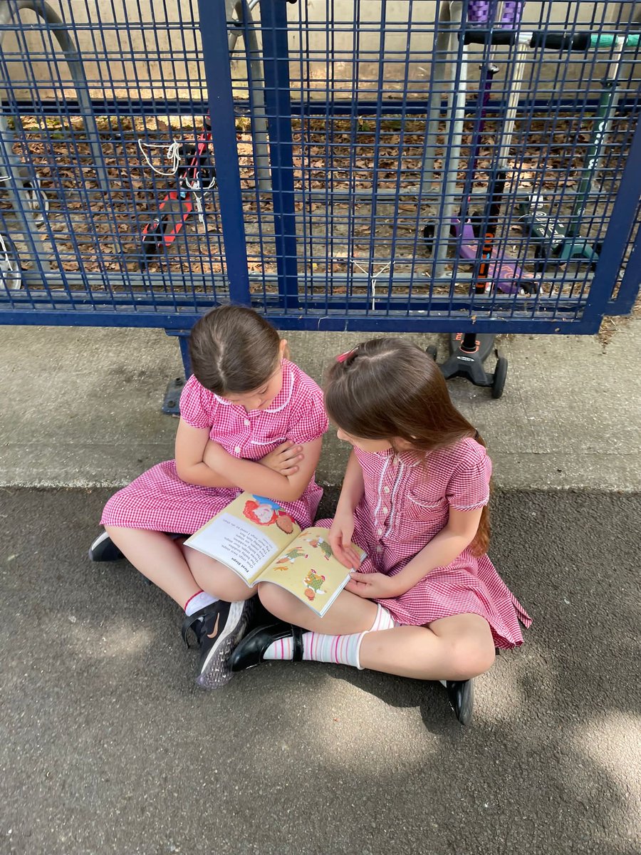 Cavendish_W4's tweet photo. Year 1 sharing enjoying reading outside their classroom today. #stories #sharepoems #loverreading #❤️Cavendish https://t.co/wn0mm6dBMF