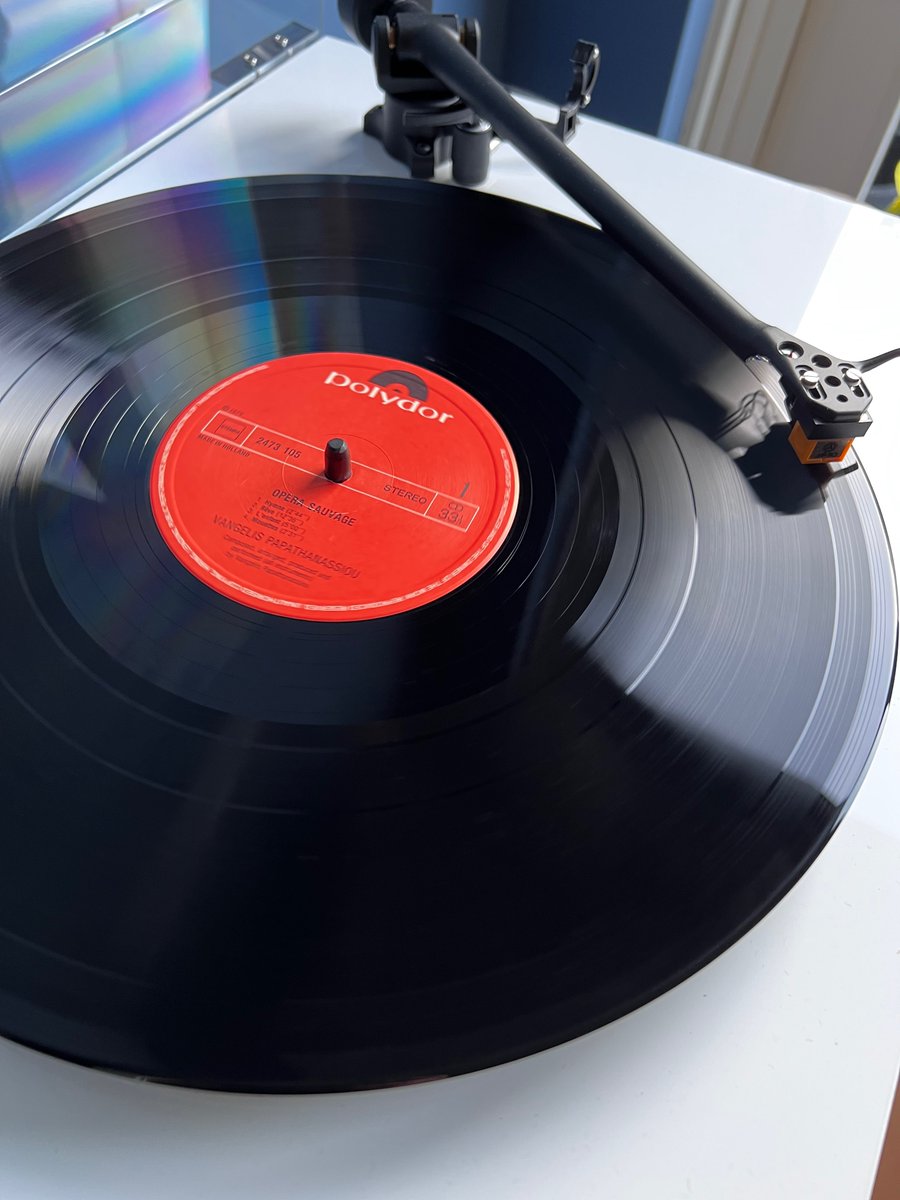 timthing's tweet image. On the day that I found one of his great albums on vinyl, Vangelis passed away. Such coincidence, such a loss 😔. Thank you for being my nr. 1 musical hero, inspiring me, helping me through tough times and most of all, thank you for all the amazing music. RIP ❤️