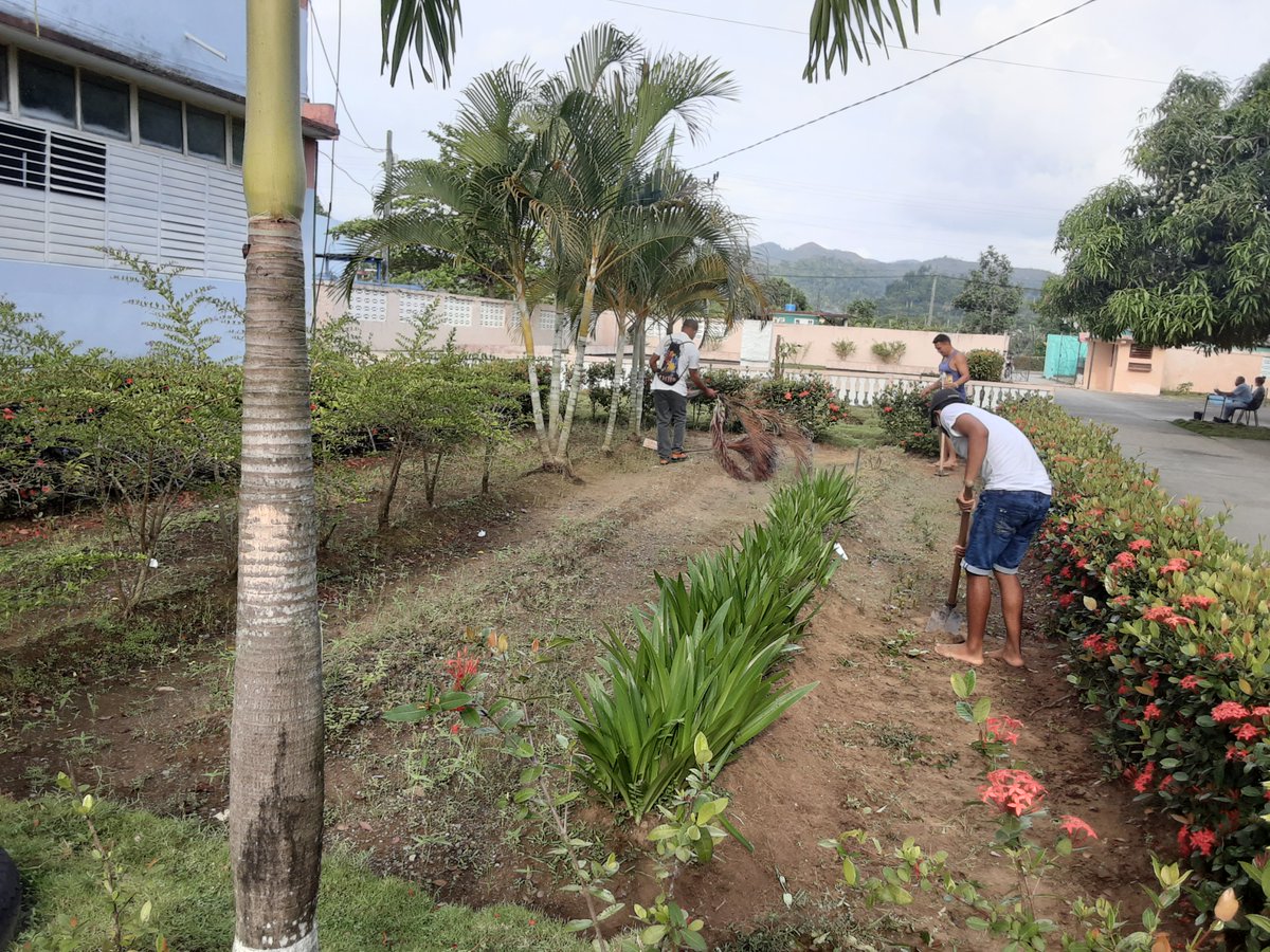 #Cuba #CubaMined #EducaciónGuantánamo #EducaciónBaracoa Como parte de la semana de reducción contra desastre se desarrollan actividades de higienización en el centro <a href="/CubaMined/">MINED</a> <a href="/elsa_ena/">Ena Elsa Velázquez Cobiella</a> <a href="/Educa_Gtmo/">Dgeap Guantánamo Cuba</a> <a href="/maria_laviste/">Raquel Maria Laviste Villafruela</a> <a href="/PresidenciaCuba/">Presidencia Cuba 🇨🇺</a> <a href="/DiazCanelB/">Miguel Díaz-Canel Bermúdez</a>