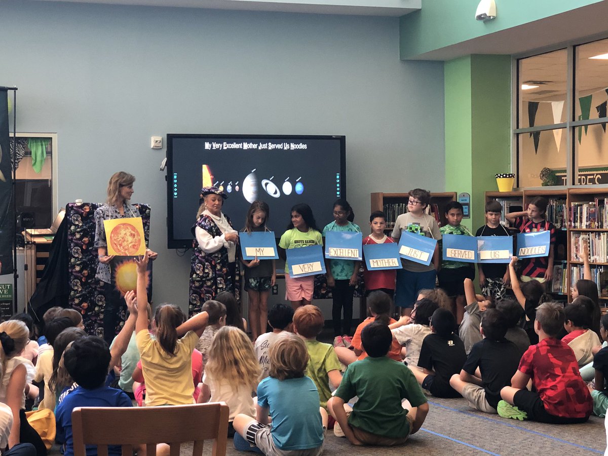 WgesL's tweet photo. 3rd graders are learning about the solar system with Astronomy Annie. Thank you Ms. Koh for playing the sun. https://t.co/QFEHqd0R67