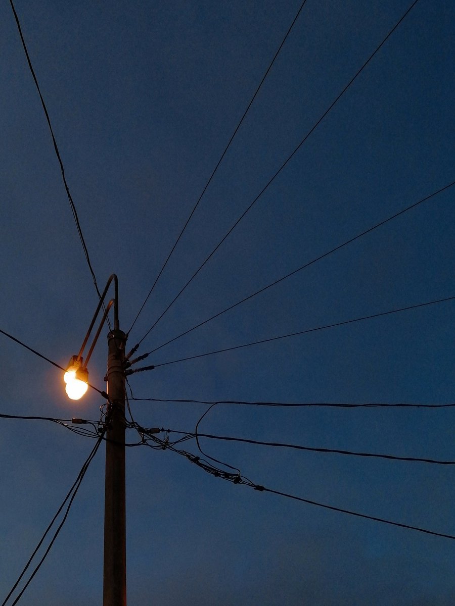 🌃

[#streetphotographer • #streetphotography • #街 • #nightphotography • #夜 • #lamppost • #electricwire • #電線]