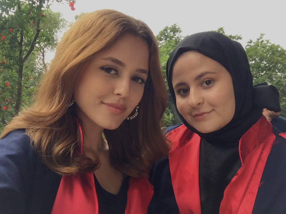 bu kızlar mezun oldu🖤@naberrimsi