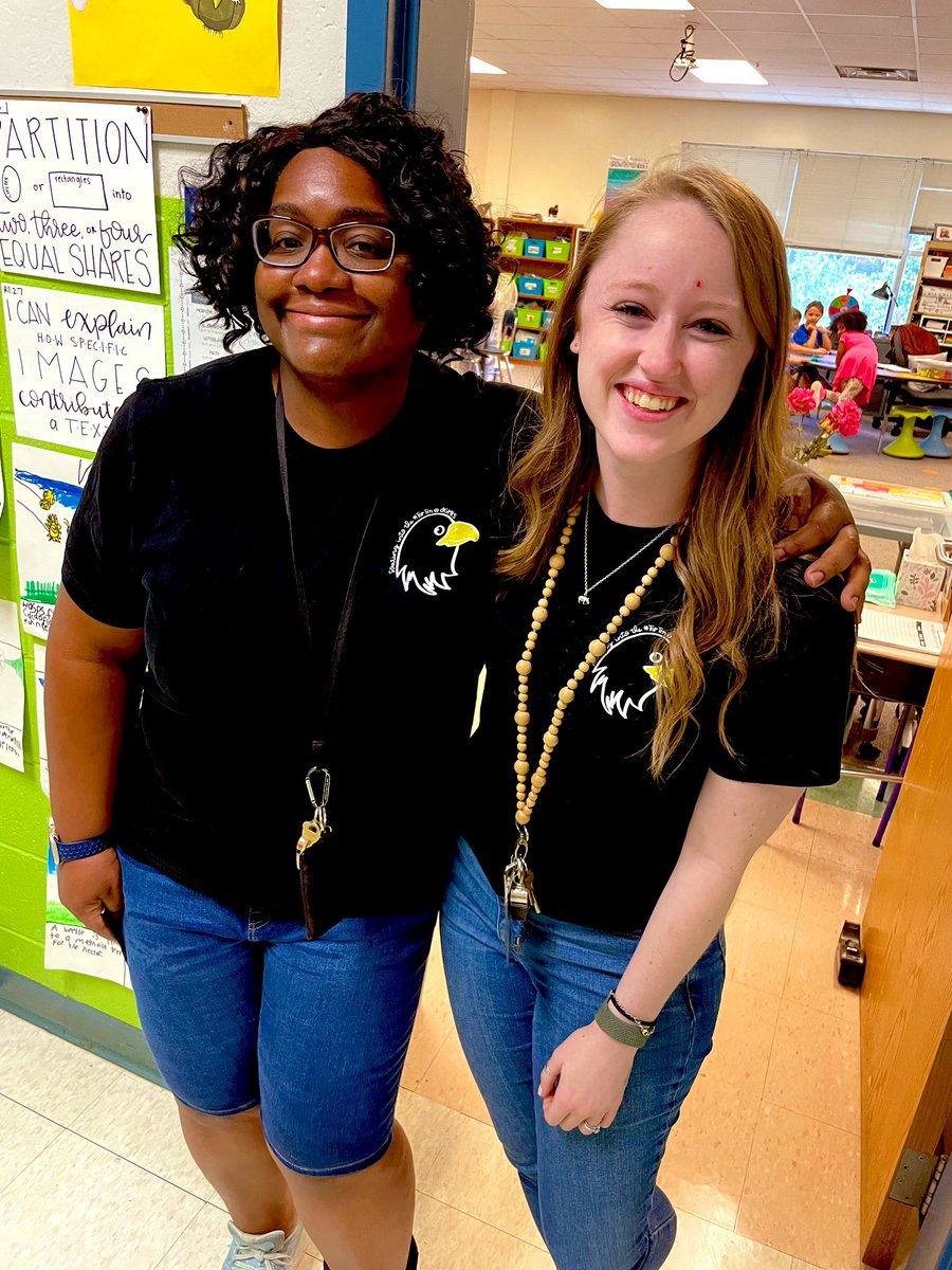 aprimaryDAY's tweet photo. Twining with my AMAZING teammate #EOGSpiritWeek #soarthegrove @JeffreysGroveES https://t.co/1zZ9FWyxtM