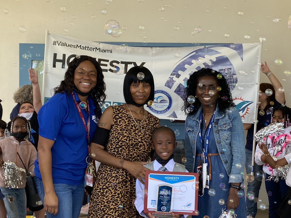 StdtSvcsMDCPS's tweet photo. Congratulations Tyler Burgess from @NBYEAGLES Tyler is the 2022 Values Matter Miami Honesty Elementary Student of the Year! @MDCPS @MDCPSNorth @FinsOffTheField https://t.co/nETCOvtLUS
