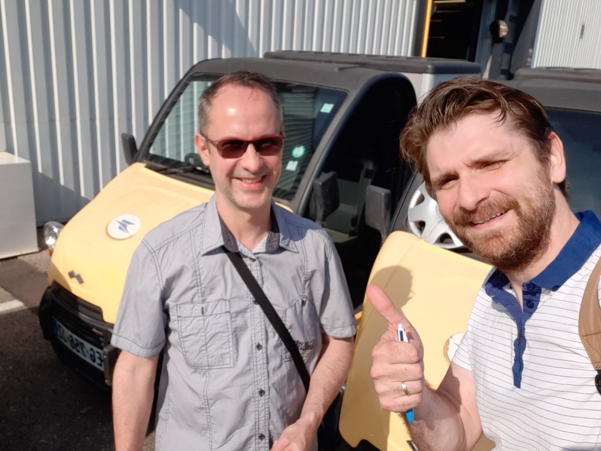 Aujourd'hui "Tous dehors pour l'#emploi" à #venissieux ! 
📌1️⃣2️⃣ équipages de conseillers @poleemploi_ara, Misson locale, Cap emploi Rhône 
📌5️⃣5️⃣ entreprises rencontrées 
📌3️⃣0️⃣ prêtes pour accueillir en immersion 
Des candidats mis en lumière et 1️⃣ embauche dans la journée 🎉