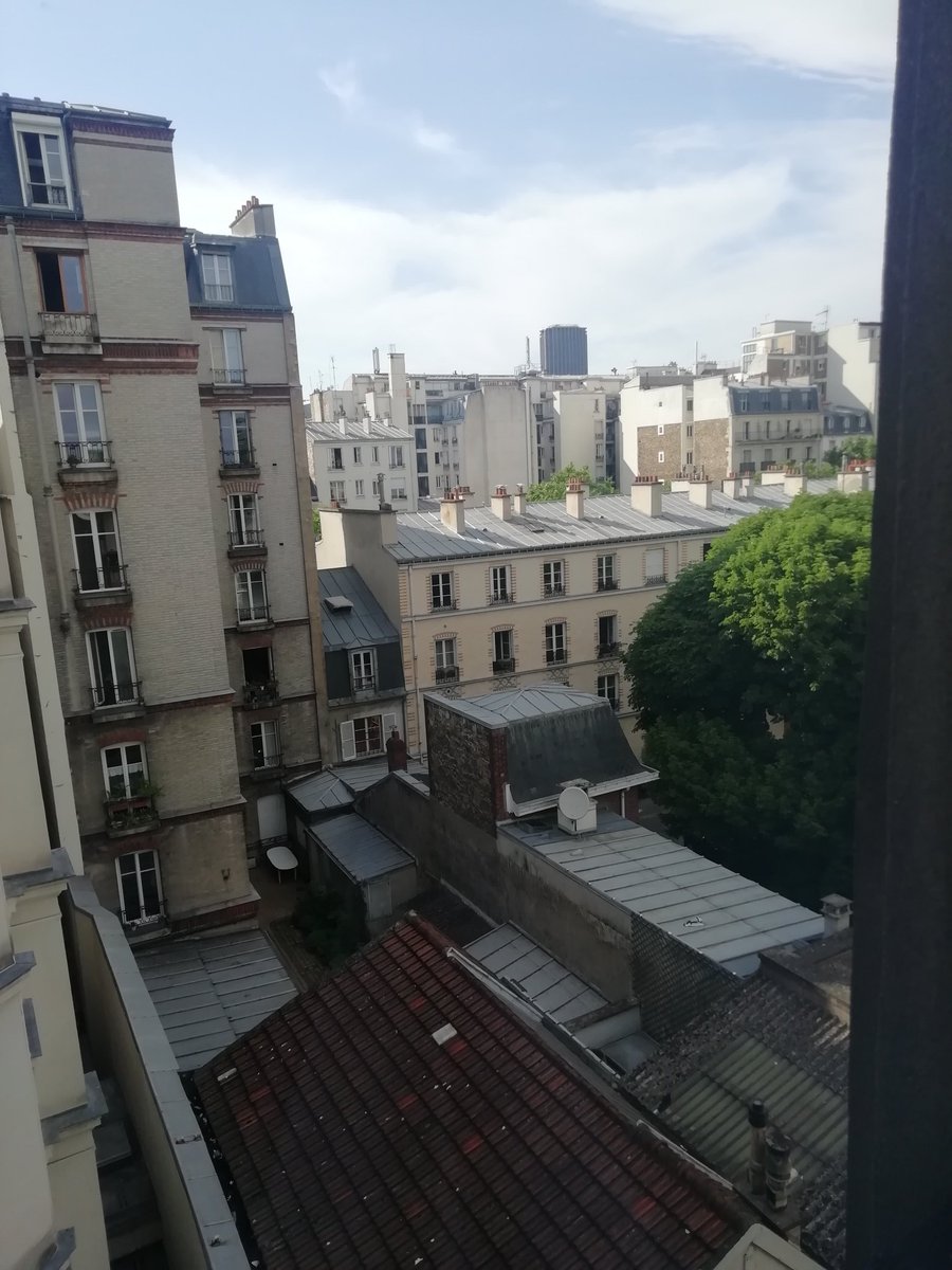 Leya_MK's tweet photo. Ok Paris je t'aime bien. Mais c'est vraiment parce que tu insistes #TeamPrincesse https://t.co/d52cXwIfeJ