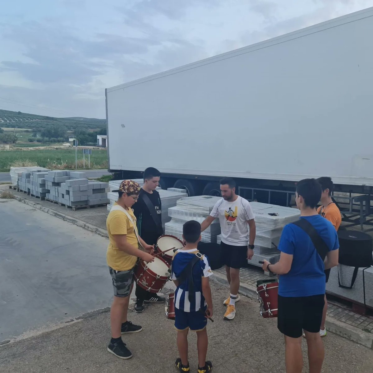 amsalvd's tweet photo. Tras un más que merecido descanso, volvemos y lo hacemos con los nuevos componentes.
Si deseas unirte a nuestra agrupación, todos los lunes y miércoles a las 20 horas, estaremos en el Centro de Desarrollo, o si lo prefieres, a través del siguiente número:664 643 877 https://t.co/mPgHyvBhPF