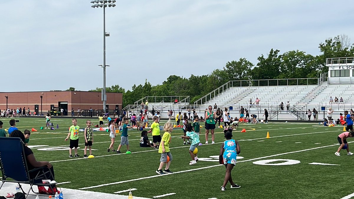 These kids are having the best time! <a href="/HazelgroveKck/">hazelgrove_kck</a>