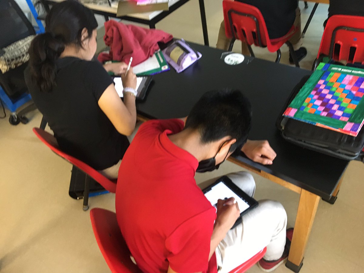 MsArchilaART's tweet photo. Lots happening in 7th grade. Students on iPads experimenting with the drawing program, Procreate. Muralists-in-the-making practicing painting technique.  #RBBisBIA #TAB #mural #art #procreate #painting #artclass #iPad #digitalart https://t.co/rEzDQyxIpC