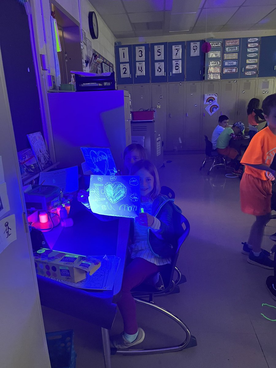 Glow-in the-Dark Room #transformationday for letter N-Neon Day!🌟@FLBulldogs