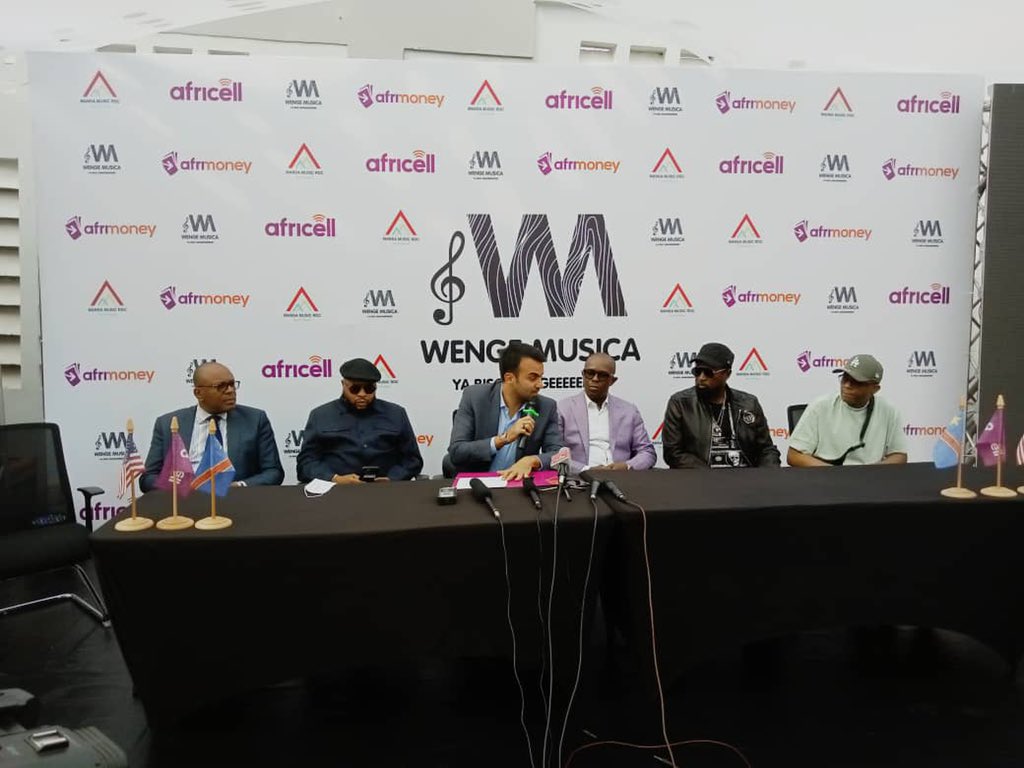 ligablo_co's tweet photo. 🇨🇩 🎤 FLASH | Signature du protocole d'accord entre Mansa Music #amRDC, représentée par le producteur Amadou Diaby et la société de télécommunications "#Africell" pour l'organisation et la tenue du concert "Ya Biso #Wenge", prévu le 30.06.22 à Kinshasa. https://t.co/cQJahTBXxI