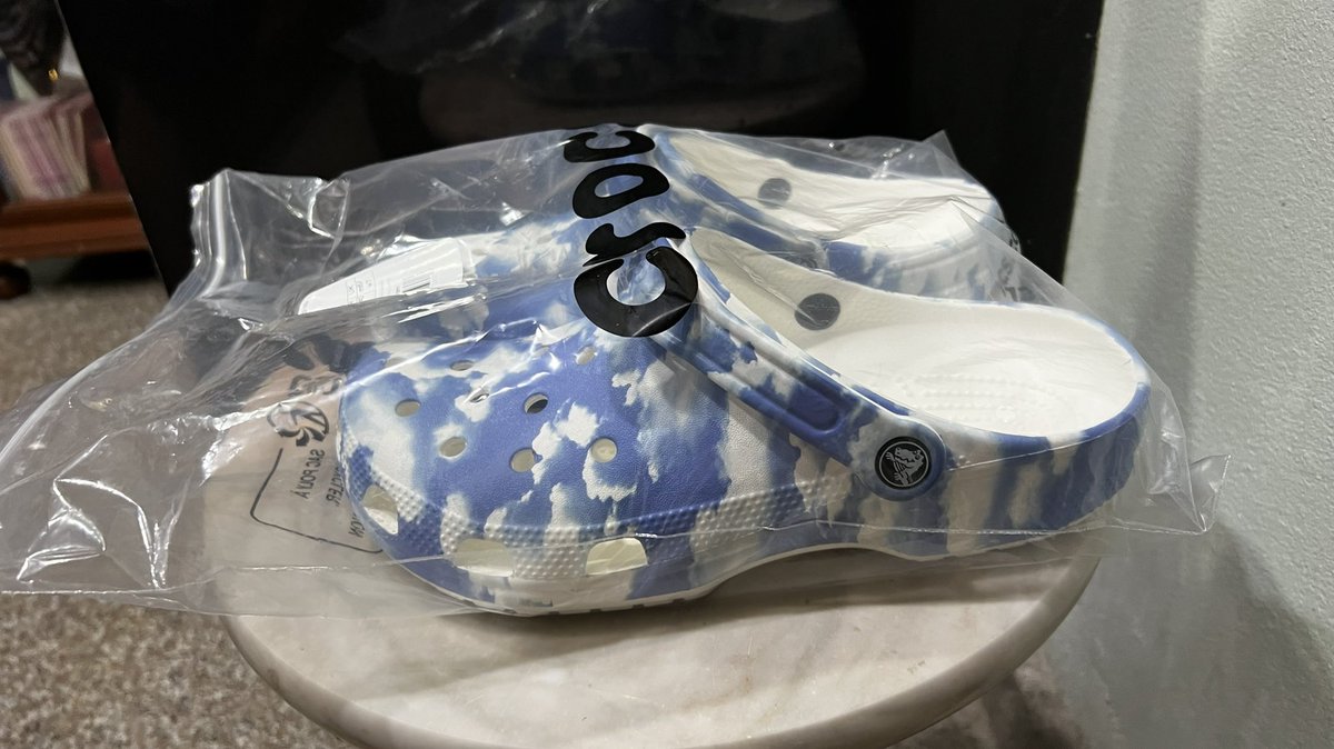 jikkiipreawa's tweet photo. ส่งต่อค่า💗✨รุ่น “CLASSIC OUT OF THIS WORLD II CLOG” ไซส์M7/W9 ค่าใครสนใจทักมาเลยค่า 2300รวมส่งค่า🤍

#ส่งต่อรองเท้า #ส่งต่อรองเท้า #crocs #crocsthailand #crocsbae #crocsplatform #ส่งต่อcrocs #รองเท้าเกาหลี #พรีออเดอร์ญี่ปุ่น #พรีออเดอร์เกาหลี https://t.co/i1i3awd1ZT