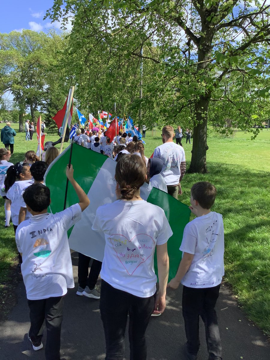 Leith_Primary's tweet photo. P4B celebrated their similarities, differences and uniqueness in our Diversity March this afternoon! 🌞#LeithPrimarySchool #LeithP4B https://t.co/I6YOR9Psh4