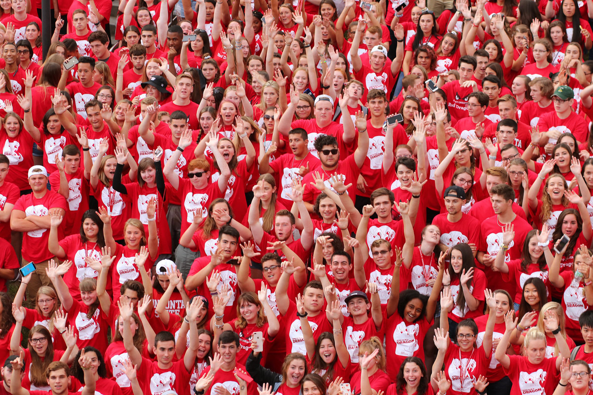 SUNY_Oneonta's tweet photo. Tomorrow, members of the #Classof2022 will pass through the pillars a final time, signifying the end of their Oneonta journey. 🥲  Take a look back with us at their FIRST Pass Through the Pillars back in 2018! ⏪🥰 
See more photos on our Facebook page: https://t.co/YdEv7RSeqh https://t.co/5NaACSibpy