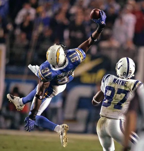 Every Thursday we will be posting one of the most amazing pics taken in the NFL.

Here's Antonio Cromartie one handed interception against Peyton Manning on Nov. 11th 2007.

#tbt #Chargers #NFL https://t.co/nGt207nDsu
