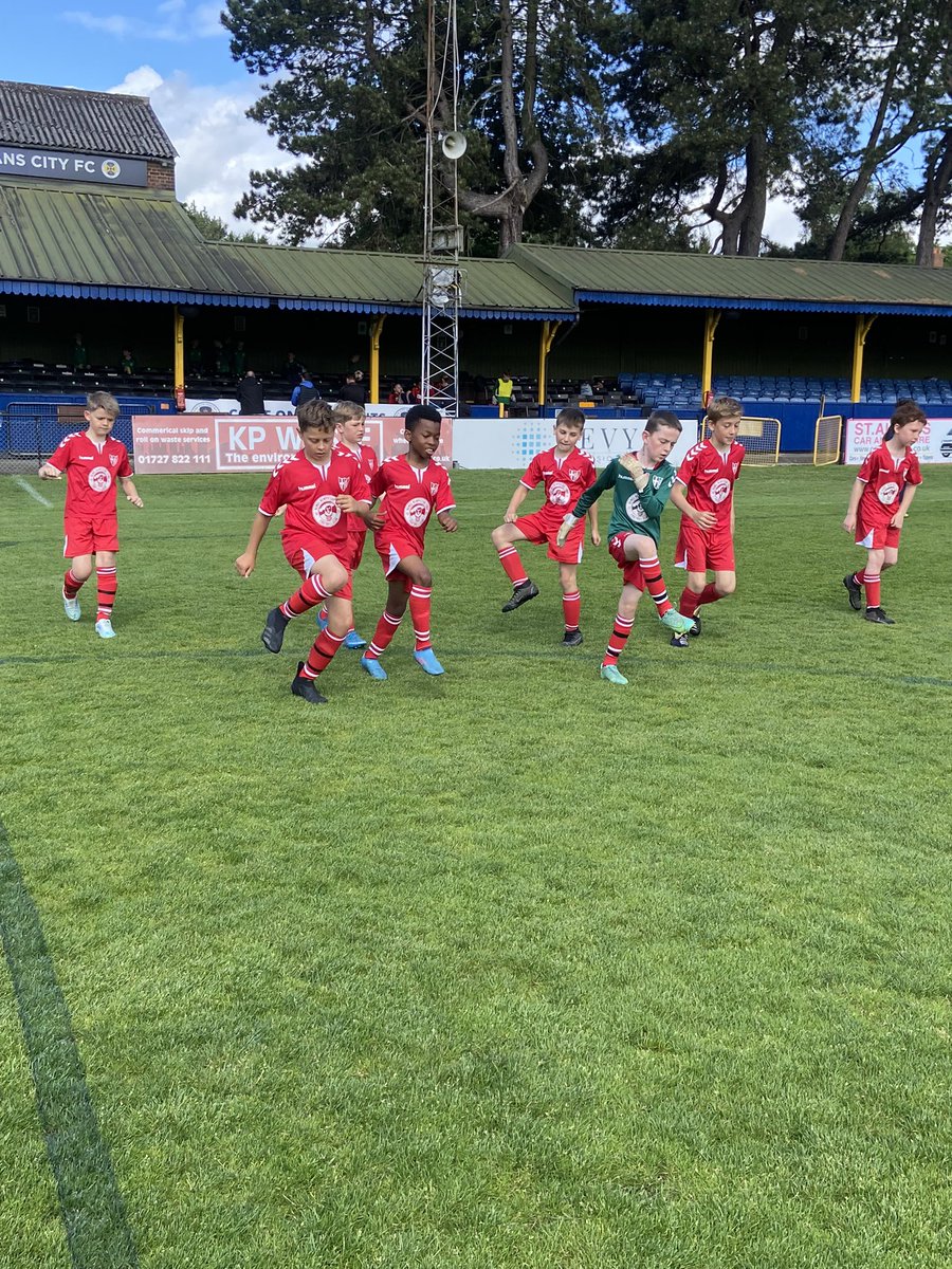 Bovingdon_PE's tweet photo. A great day overall for our Yr 5 football team in the @TheNLTrust tournament at @stalbanscityfc 

Despite all boys playing a year up in the U11 tournament they battled hard and performed well. We didn’t make it through to the semi’s but had a great day of football ⚽️ 

@hemelfc https://t.co/UzQQLvrfzS