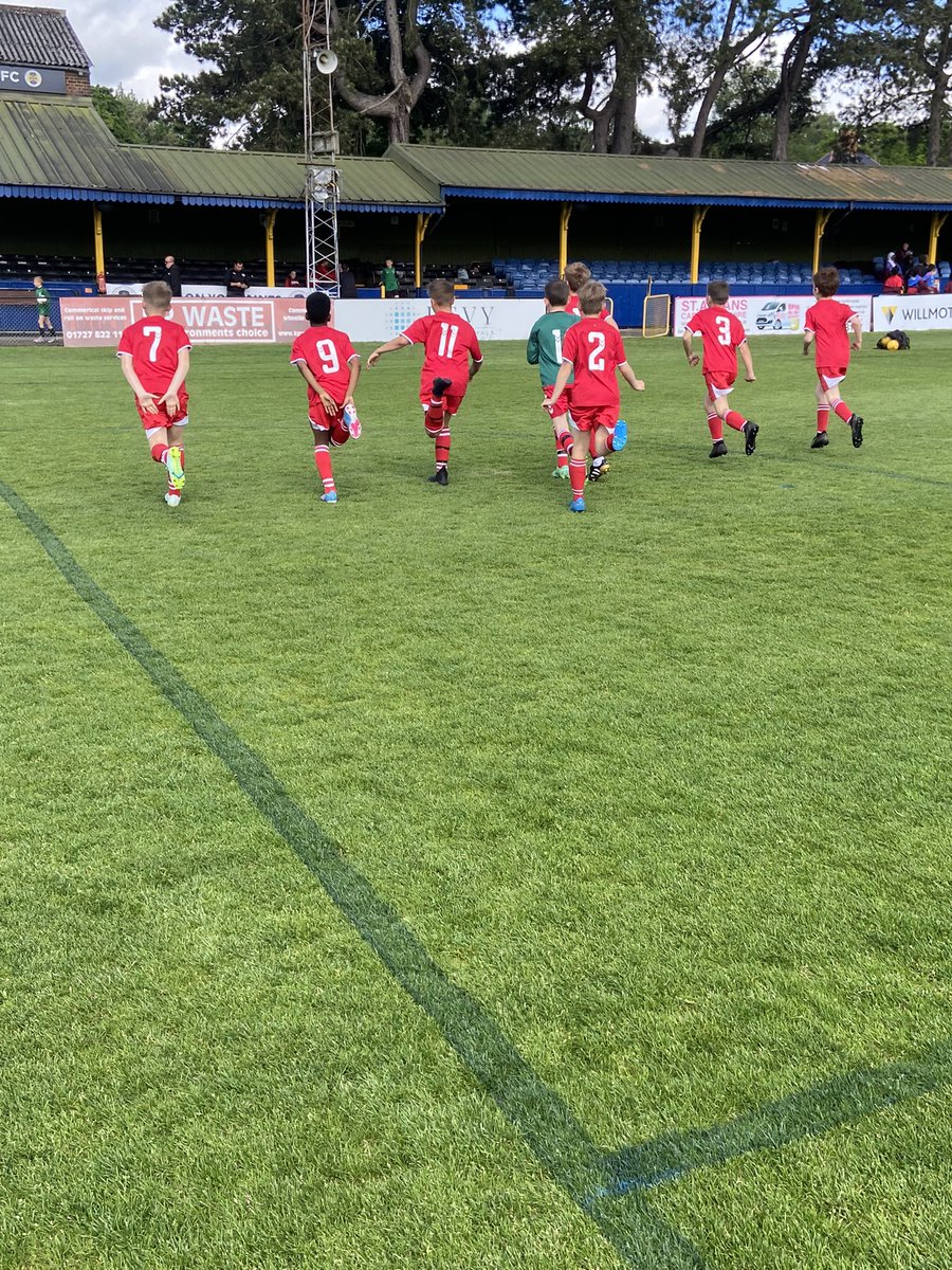 Bovingdon_PE's tweet photo. A great day overall for our Yr 5 football team in the @TheNLTrust tournament at @stalbanscityfc 

Despite all boys playing a year up in the U11 tournament they battled hard and performed well. We didn’t make it through to the semi’s but had a great day of football ⚽️ 

@hemelfc https://t.co/UzQQLvrfzS