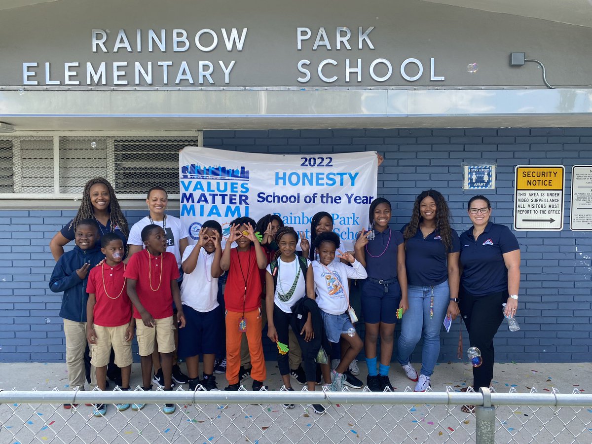 StdtSvcsMDCPS's tweet photo. Congratulations to @RainbowParkElem! Rainbow Park Elementary is the 2022 Values Matter Miami Honesty School of the Year! @MDCPS @MDCPSNorth @FinsOffTheField https://t.co/qhe7dmrSgy