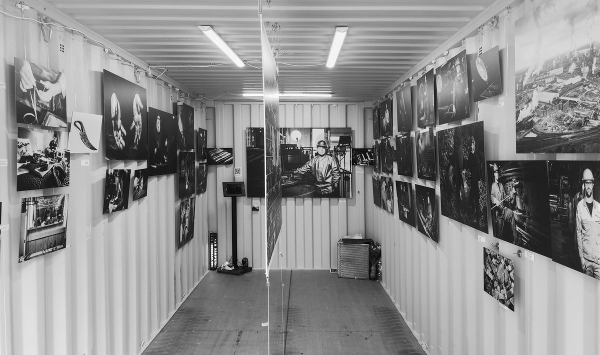 zzapback's tweet photo. Supergave expo in hartje Rotterdam, met prachtig werk van o.a. @vannispenfoto met zijn metal workers serie. Tot en met zondag 22/5!  https://t.co/bxKmX9vTgz
#photofair #rotterdam #photography https://t.co/qyq7m2mJLP