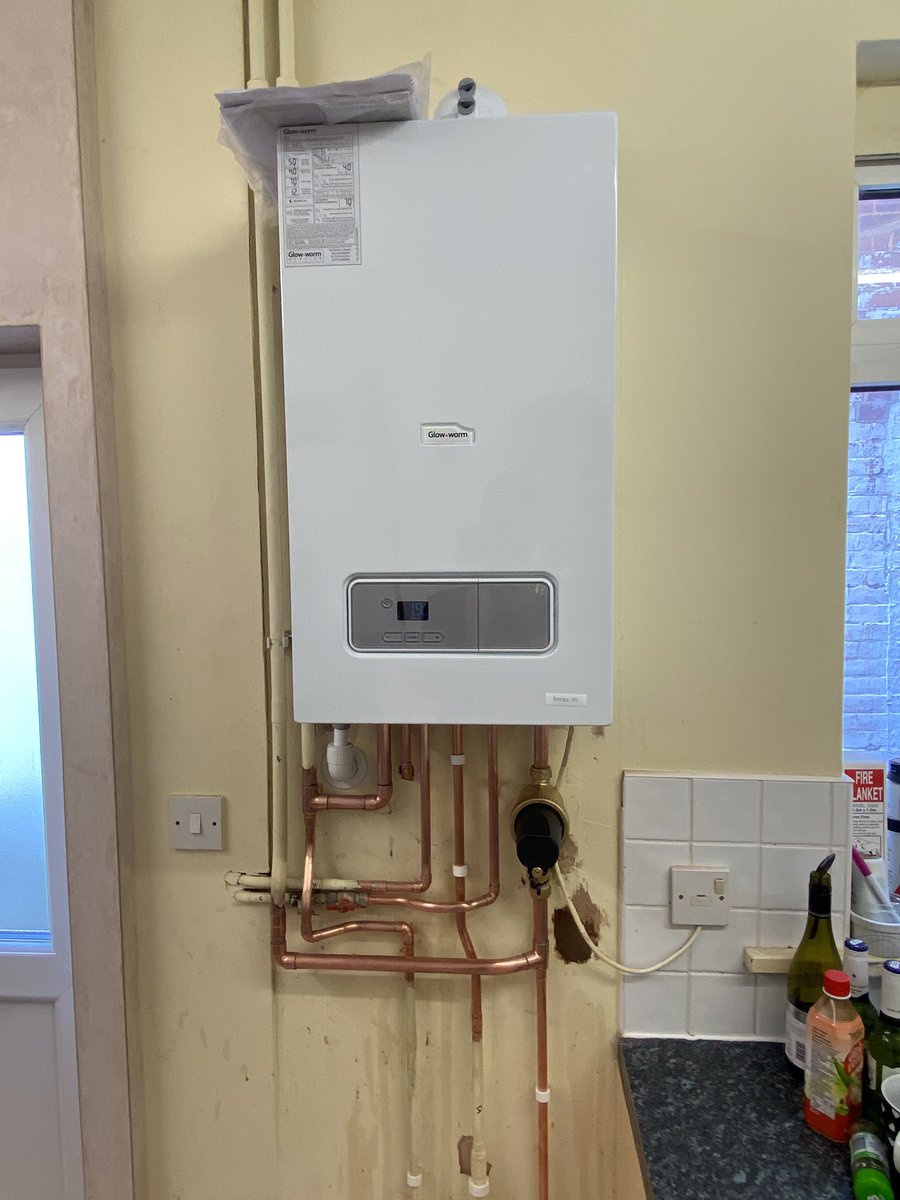 H2oHeating's tweet photo. @glow_wormclub energy boiler installed in a student house in exeter. Safe to say we left it cleaner than when we arrived!! https://t.co/JK4sIA5Ml2